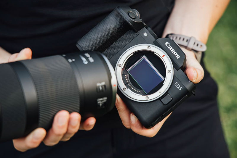 16-September-EOS-R8-MII-press-release_ITAv2-1